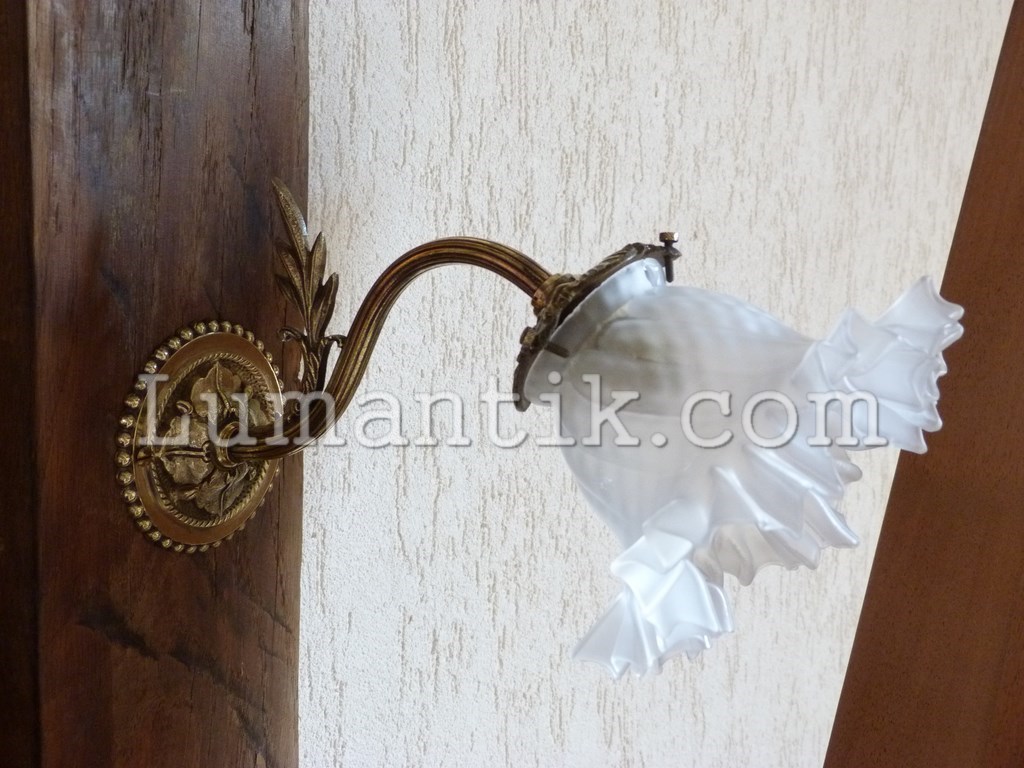 Applique décor de feuille et tulipe juponnée