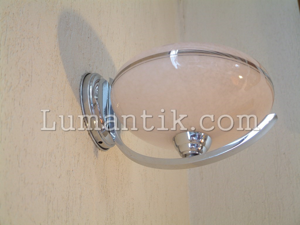 Applique chromée globe opalin rose