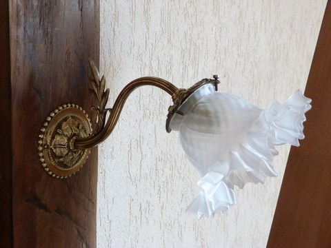 Applique décor de feuille et tulipe juponnée