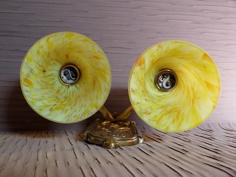 Applique ancienne bronze double feux tulipes jaune