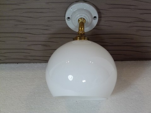 Applique ancienne base courte tulipe boule blanche