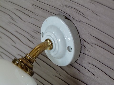 Applique ancienne base courte tulipe boule blanche