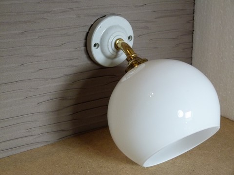 Applique ancienne base courte tulipe boule blanche