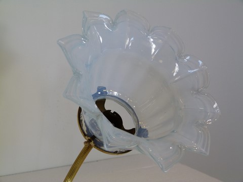 Applique ancienne bronze double feux et 2 tulipes opalescentes fleurs