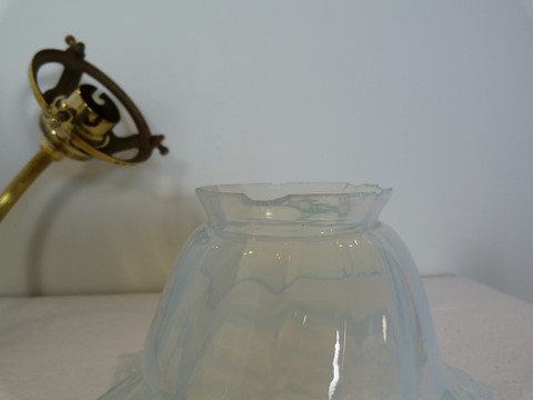 Applique ancienne bronze double feux et 2 tulipes opalescentes fleurs