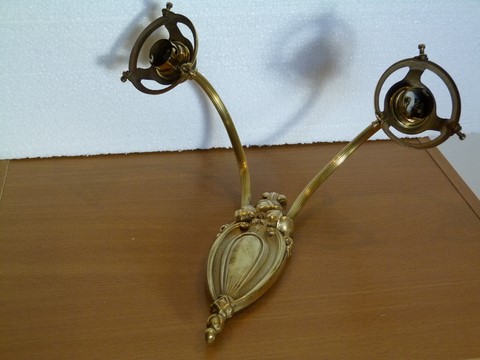 Applique ancienne bronze double feux et 2 tulipes opalescentes fleurs