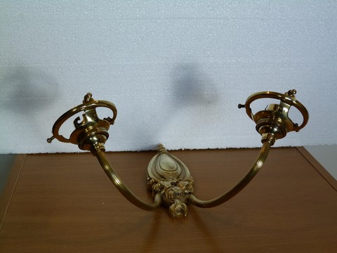 Applique ancienne bronze double feux et 2 tulipes opalescentes fleurs
