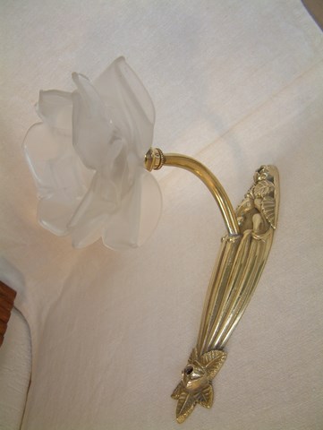 Applique bronze et tulipe forme de rose