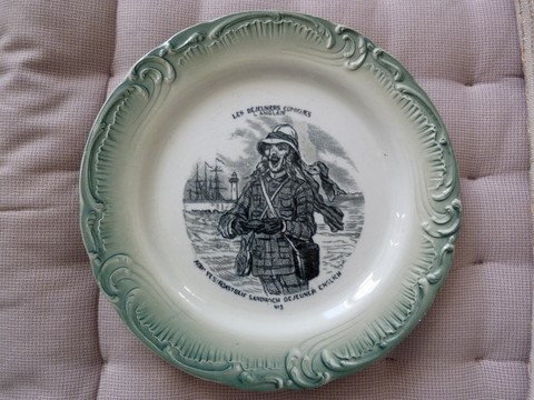 Lot 3 anciennes assiettes parlantes porcelaine Gien