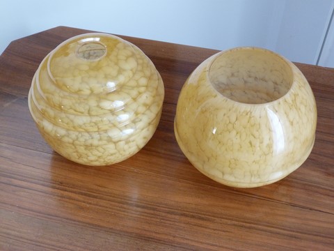 Anciens globes mouchetés clichy caramel lot 2