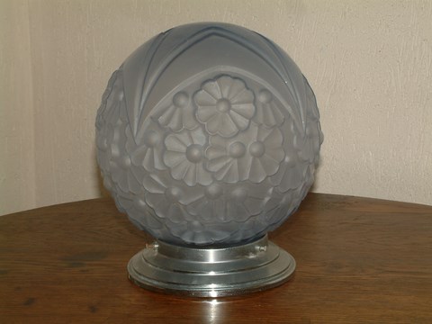 Plafonnier base chromé et globe boule