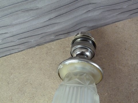 Ancien pied de lampe verre opaque douille nickelée art déco