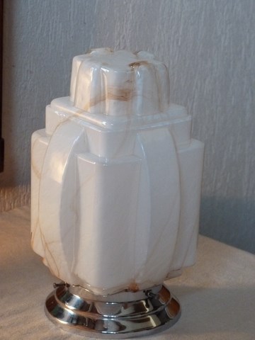 Plafonnier et skyscraper blanc marbré veiné