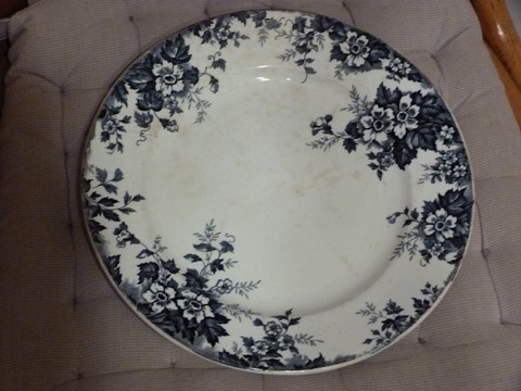 Ancien plat service rond St Amand et Hamage Nord Marie-Louise