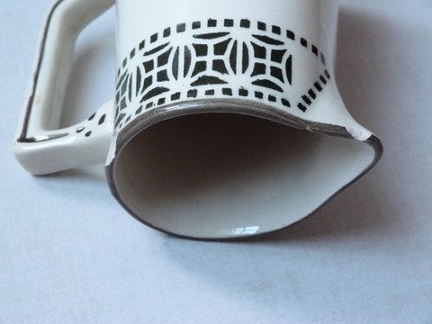 Ancien petit pot à lait pichet