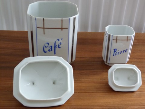 Lot 2 pots à épices porcelaine année 40-50