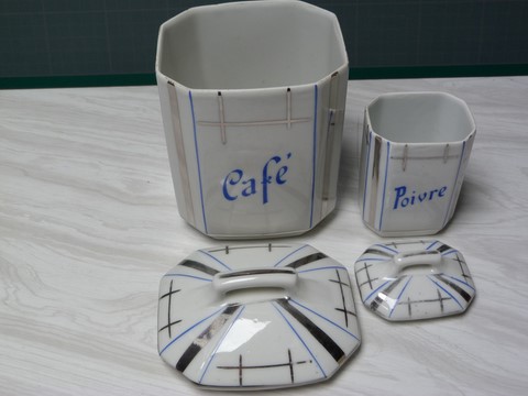 Lot 2 pots à épices porcelaine année 40-50