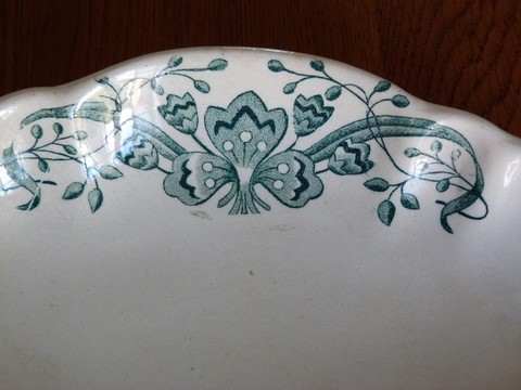 Ancien ravier de service Longchamp Terre de Fer modèle Figues