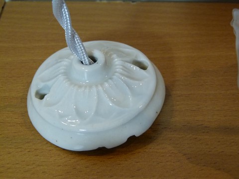 Suspension ancienne abat jour verre opaque juponné style monte et baisse