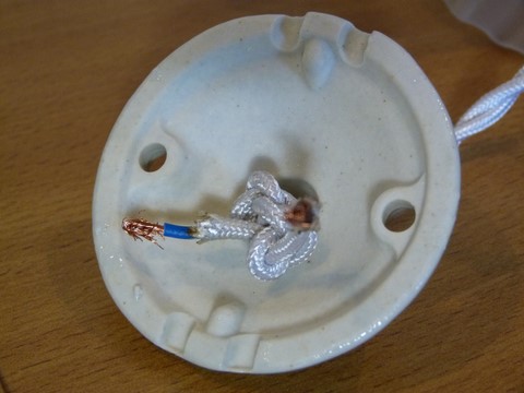 Suspension ancienne abat jour verre opaque juponné style monte et baisse