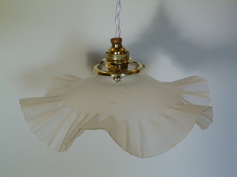 Suspension ancienne abat jour verre opaque juponné style monte et baisse