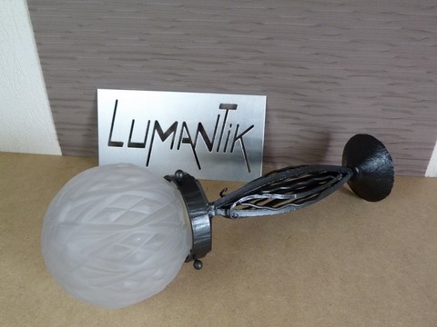 Ancienne suspension fer forgé et globe motif géométrique art déco Fournet ?