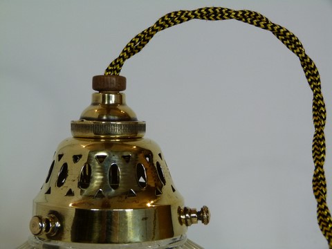 Suspension ancienne griffe laiton et verre holophane