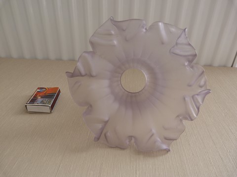 Tulipe violette ancienne verre en pétales art nouveau 