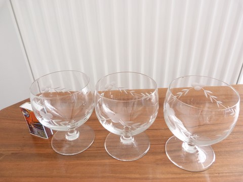 Verres ballon anciens gravés petits pieds lot 3